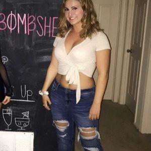 Urban outfitters cropped vneck top